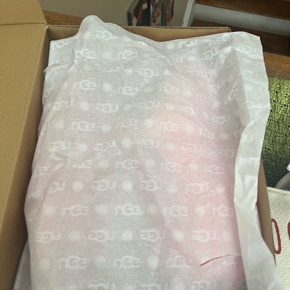 Pink Valentine’s Day Uggs ! Straight from Uggs ! - Picture 8 of 8